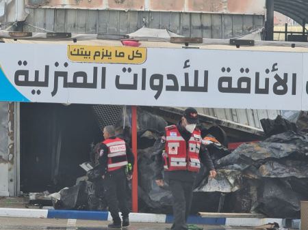 رهط : اضرار جسيمة بحريق في سوق البلده.